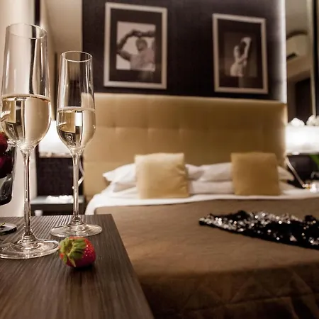 Liefdeshotel Toy *